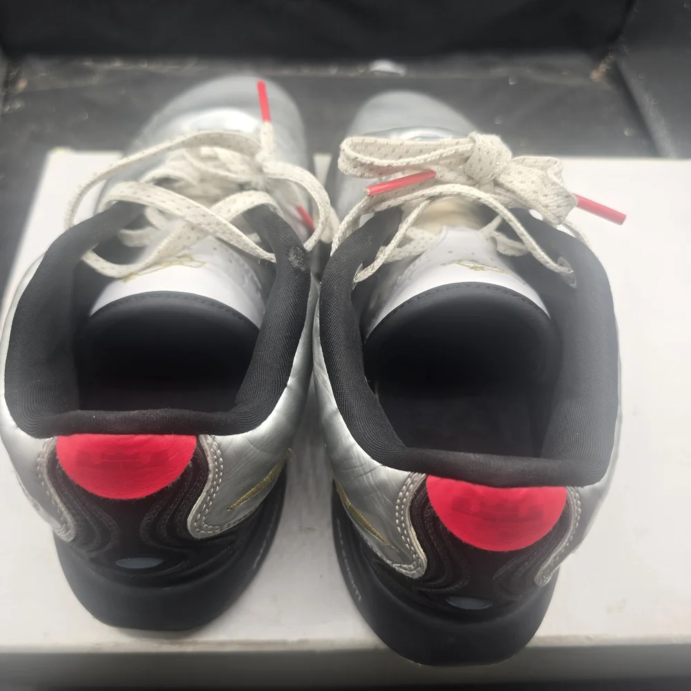 Nike Gray‎ and Black Sneakers